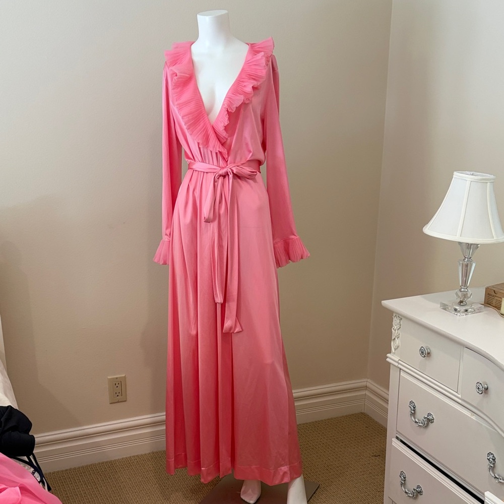 Vanity Fair vintage Vibrant Pink house robe, lingerie